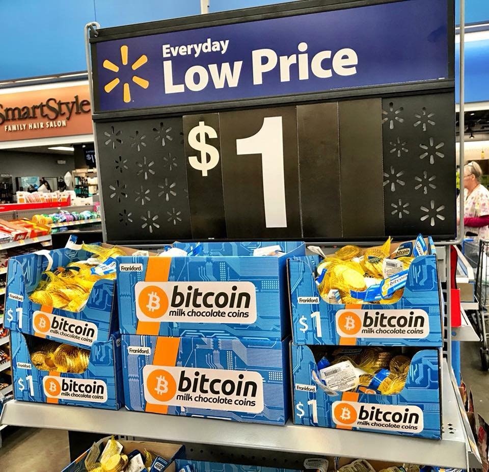 Магазин Walmart начал торговать “биткоинами”